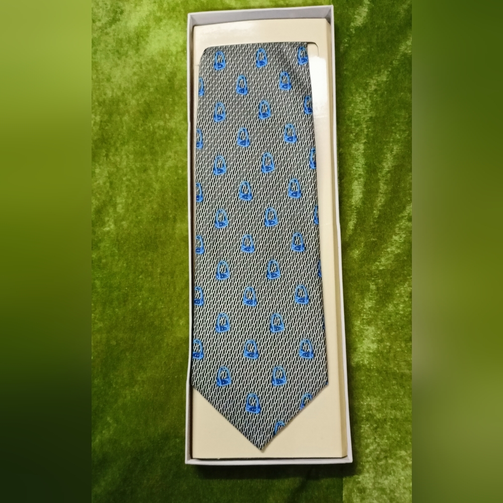 Peter England tie - Picture 1 of 3